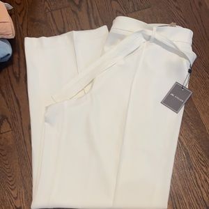 Women’s White pants with belt